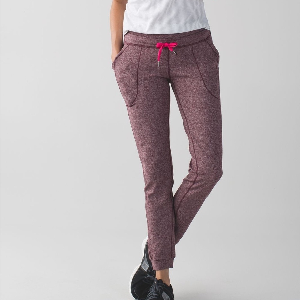 LULULEMON Base Runner Pant III in Heathered Bordeaux Drama / Bon Bon